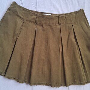 Olive/dark khaki pleated miniskirt with raw hem, size XL, No Comment Brand NWOT